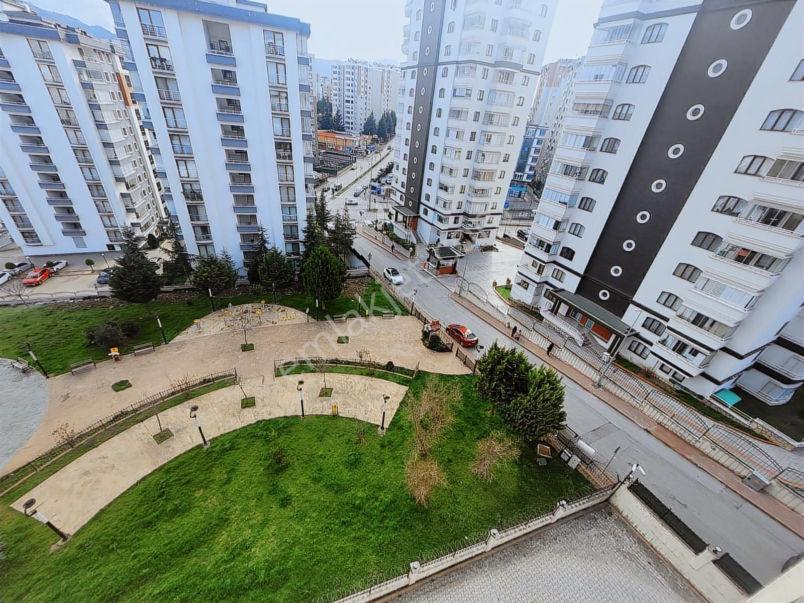 Liva Park Sitesi Havuz Manzaralı Katta Tek Satılık 4+1 Daire - Görsel 12