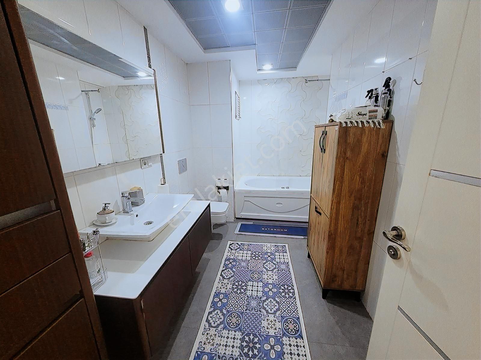 Liva Park Sitesi Havuz Manzaralı Katta Tek Satılık 4+1 Daire - Görsel 14