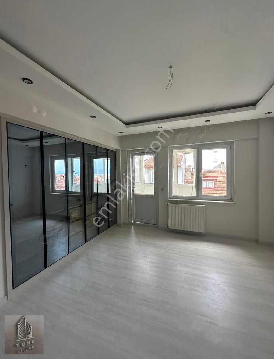 Ulus Caddesinde 180m2 Lüks Sıfır Kiralık Daire - Görsel 13