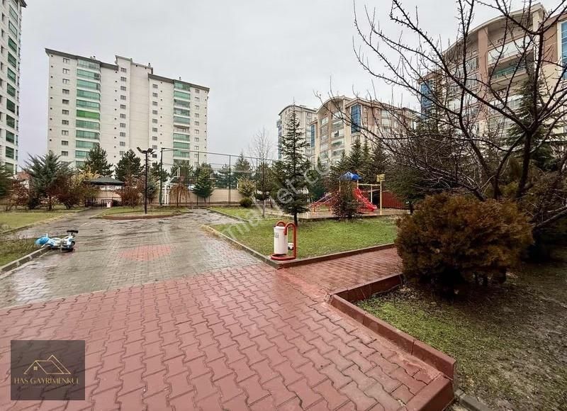 Has Gayrimenkul Hastane Yakını Sitede 3+1 Yapılı Geniş Daire - Görsel 16