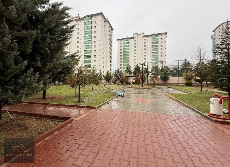 Has Gayrimenkul Hastane Yakını Sitede 3+1 Yapılı Geniş Daire - Görsel 11