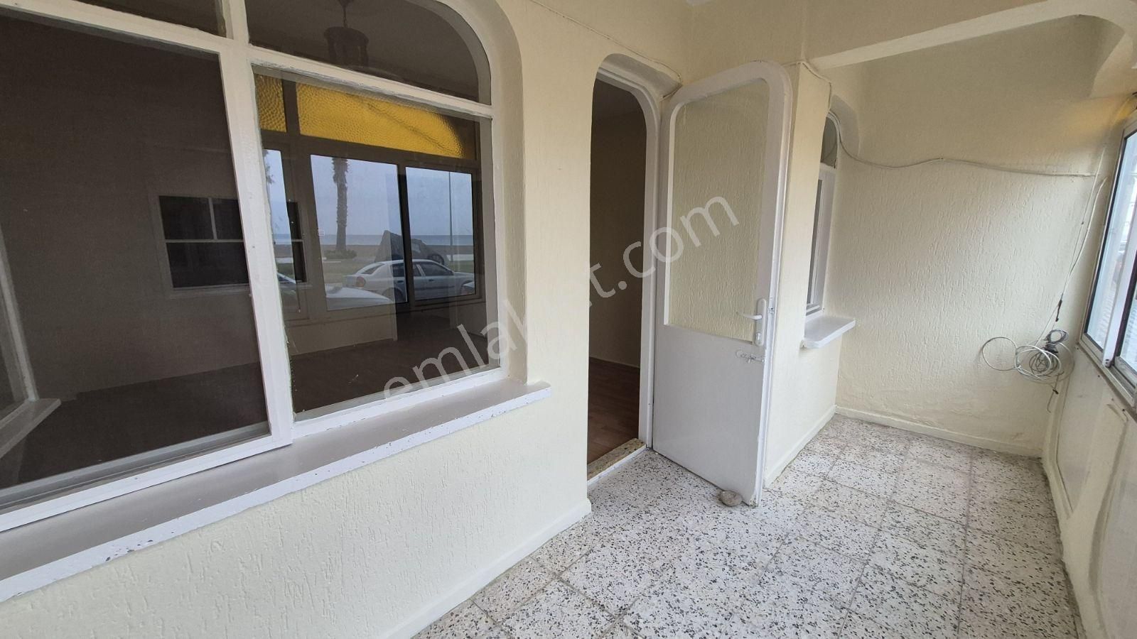 Dikili Merkezde Denize Sıfır Kiralık Bahçeli Daire - Görsel 2