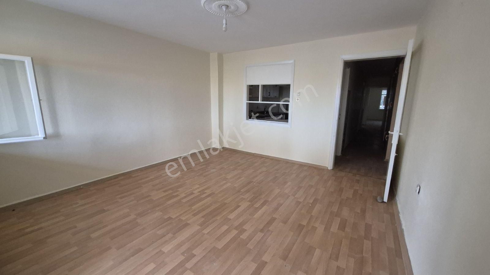 Dikili Merkezde Denize Sıfır Kiralık Bahçeli Daire - Görsel 18