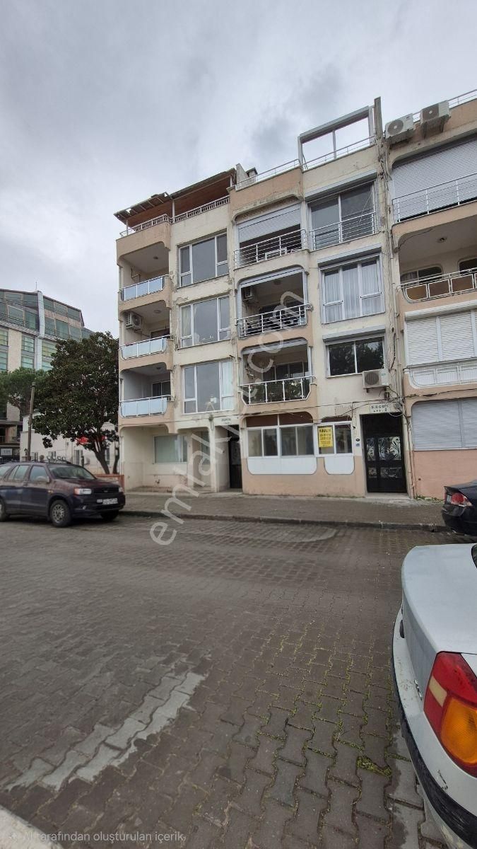 Dikili Merkezde Denize Sıfır Kiralık Bahçeli Daire