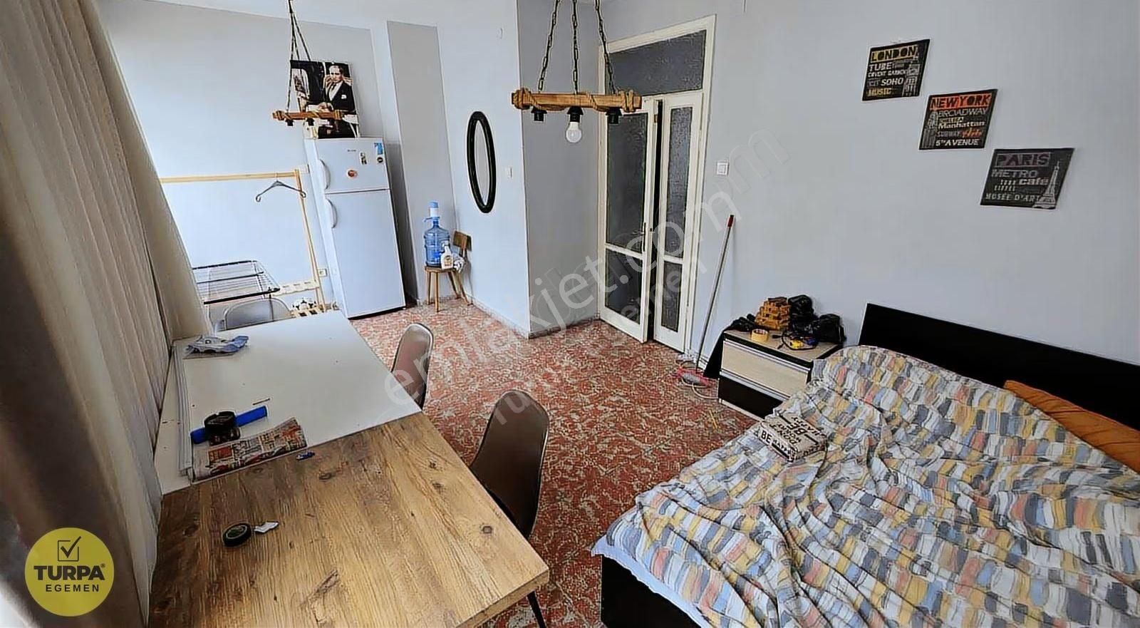 Karşıyaka Çarşı İçinde Satılık 2+1 Daire