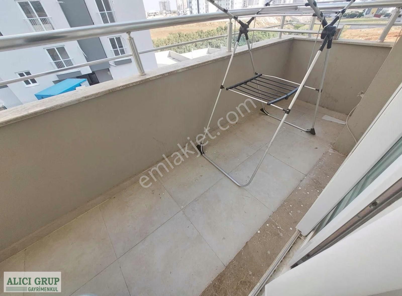 #anayola Yakın İskanlı Az Katlı Binada Satılık Eşyalı 1+1 Daire - Görsel 2