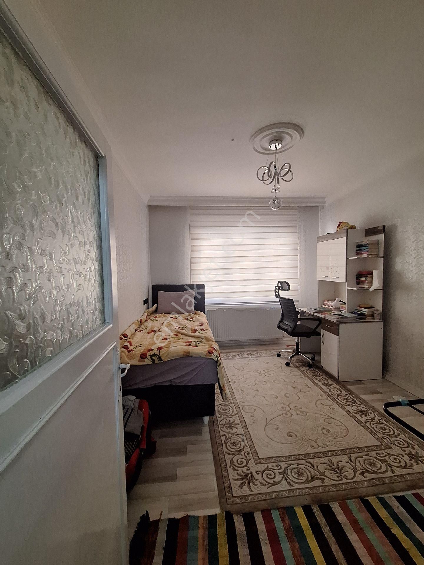 Konakta Satılık Giriş Kat 2+1 Artı Garajlı - Görsel 12