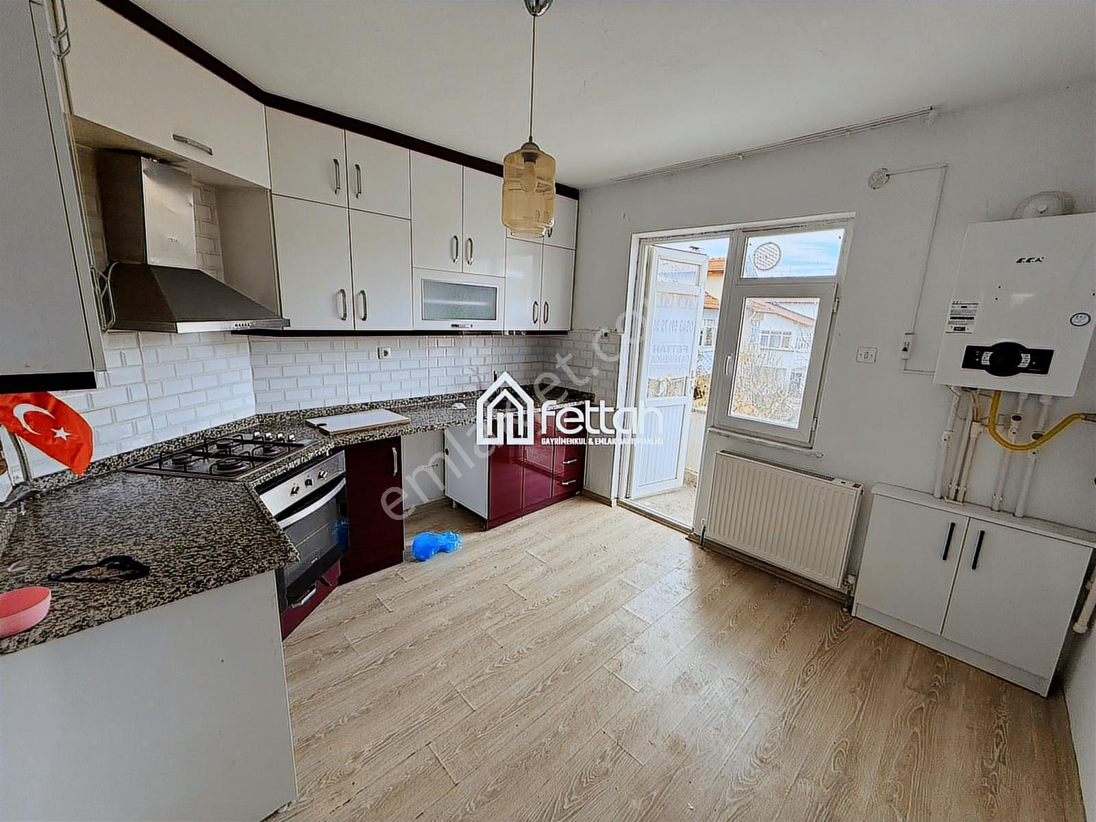 Kuzeykentte 2+1 Kiralık Çatı Katı Da Dahil Daire - Görsel 12