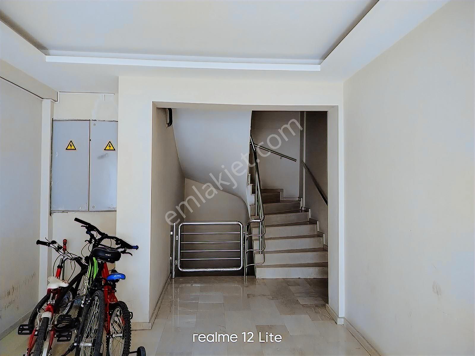 Cadde Üstü, Geniş 140m² - 3+1 Masrafsız Satılık Daire! - Görsel 21