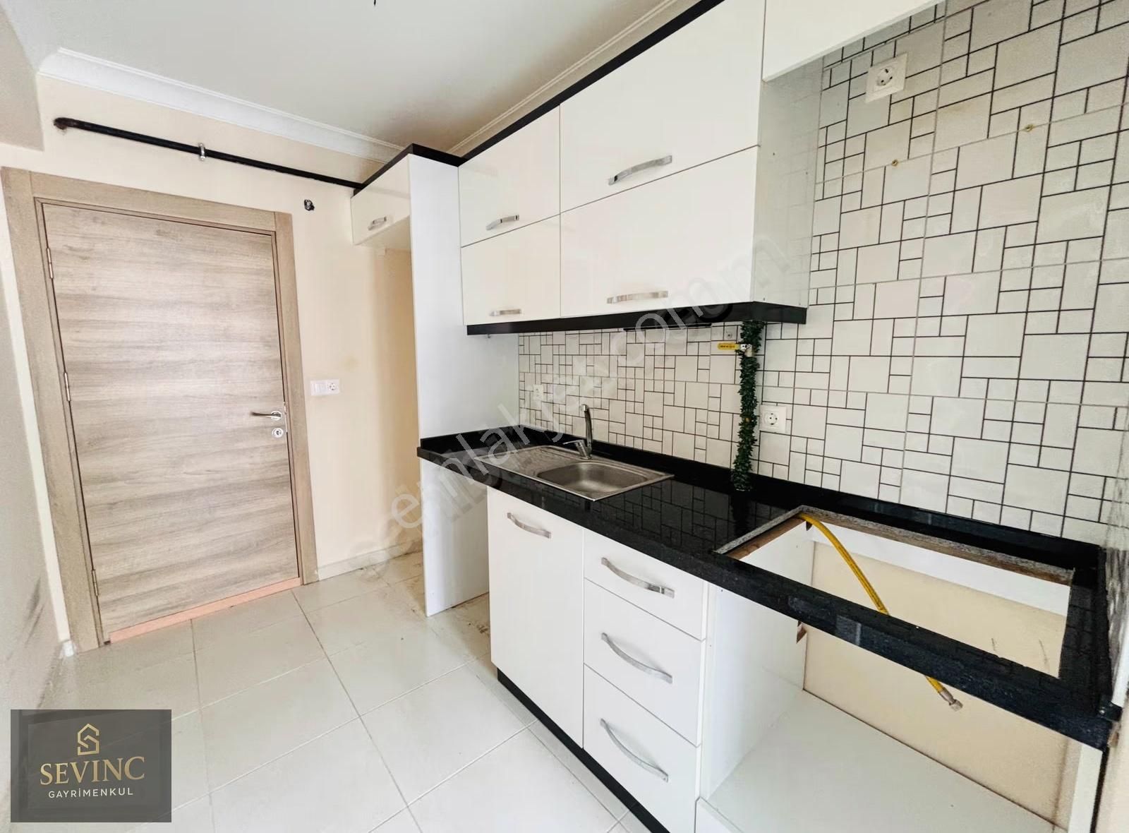 Sevinç'ten Şehrin Merkezinde İlkokul Yanı 5 Yaşında Kiralık 3+1 - Görsel 26