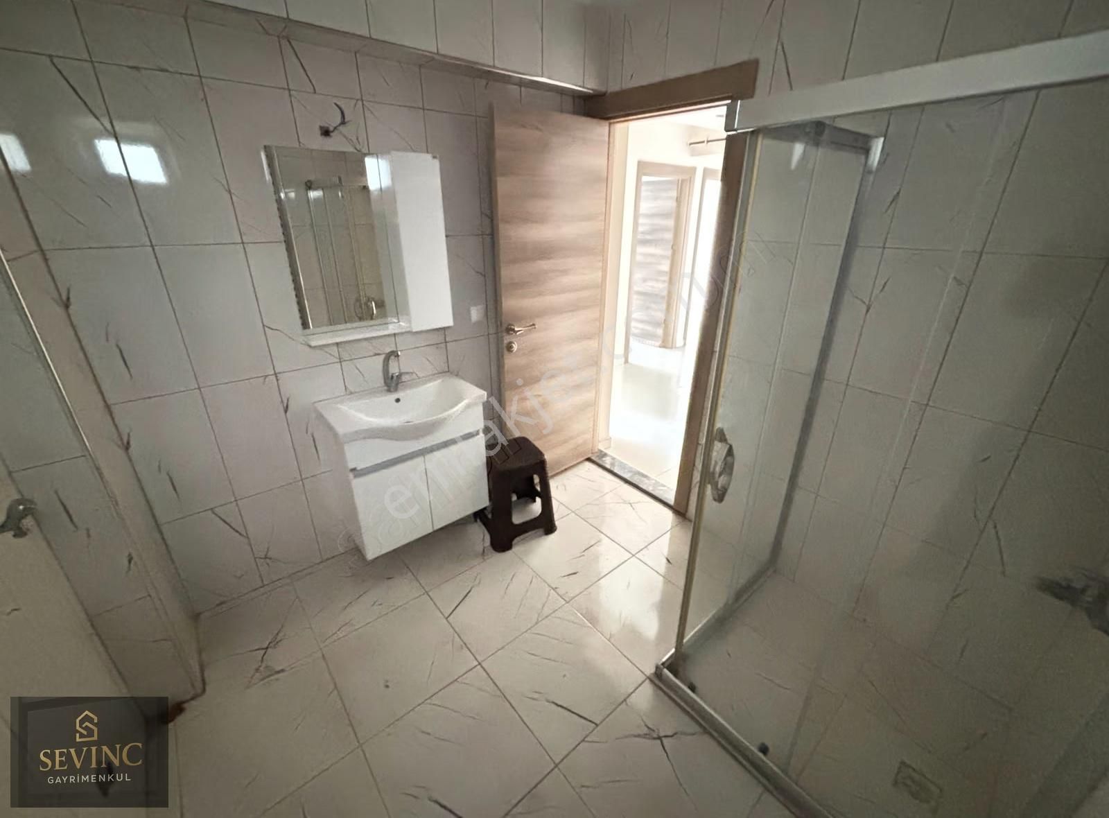 Sevinç'ten Şehrin Merkezinde İlkokul Yanı 5 Yaşında Kiralık 3+1 - Görsel 5