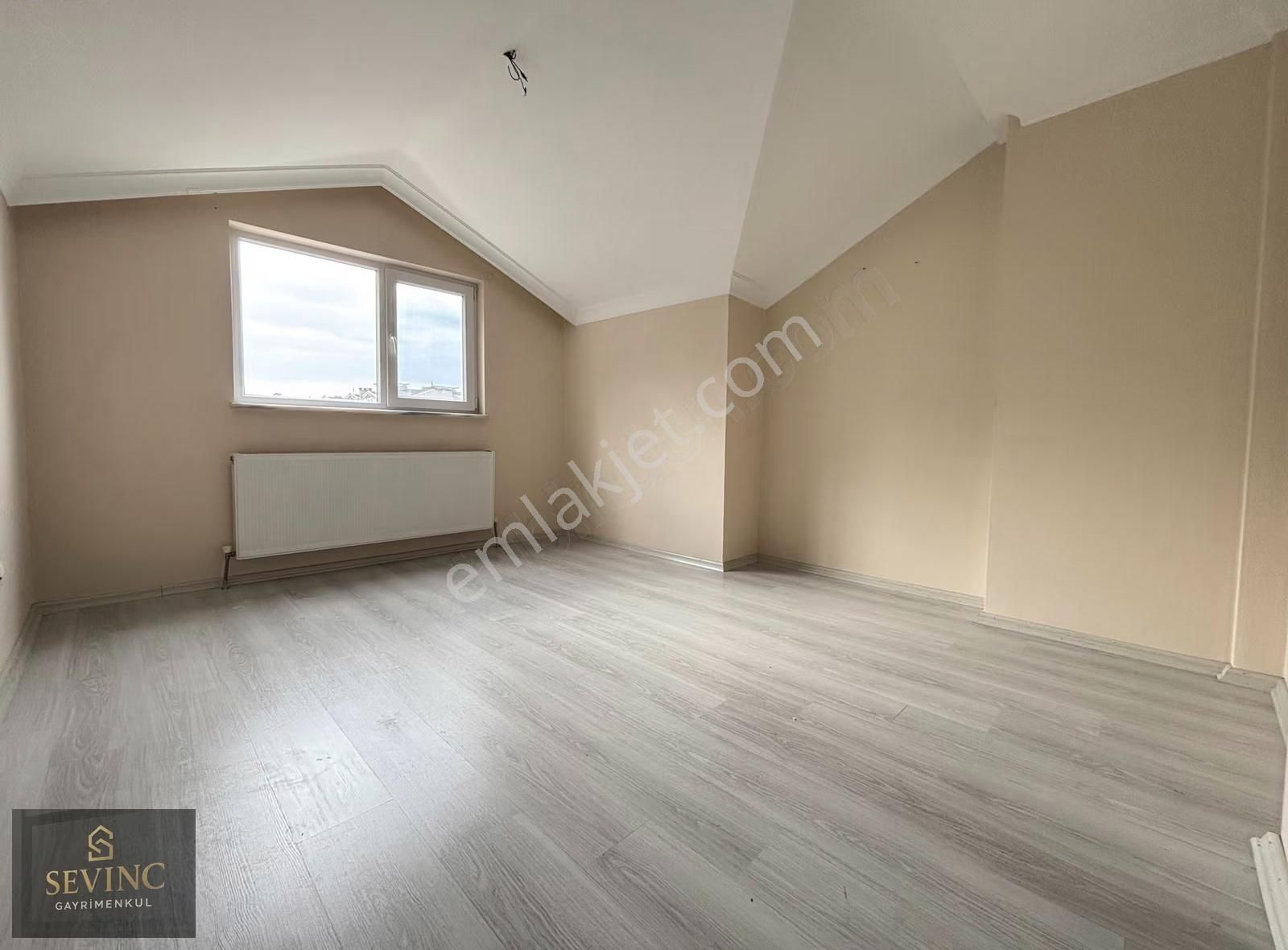 Sevinç'ten Şehrin Merkezinde İlkokul Yanı 5 Yaşında Kiralık 3+1 - Görsel 2