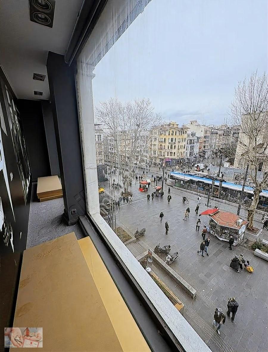 Laleli Tramvay Manzaralı Kiralık 250 M2 Ofis Magaza