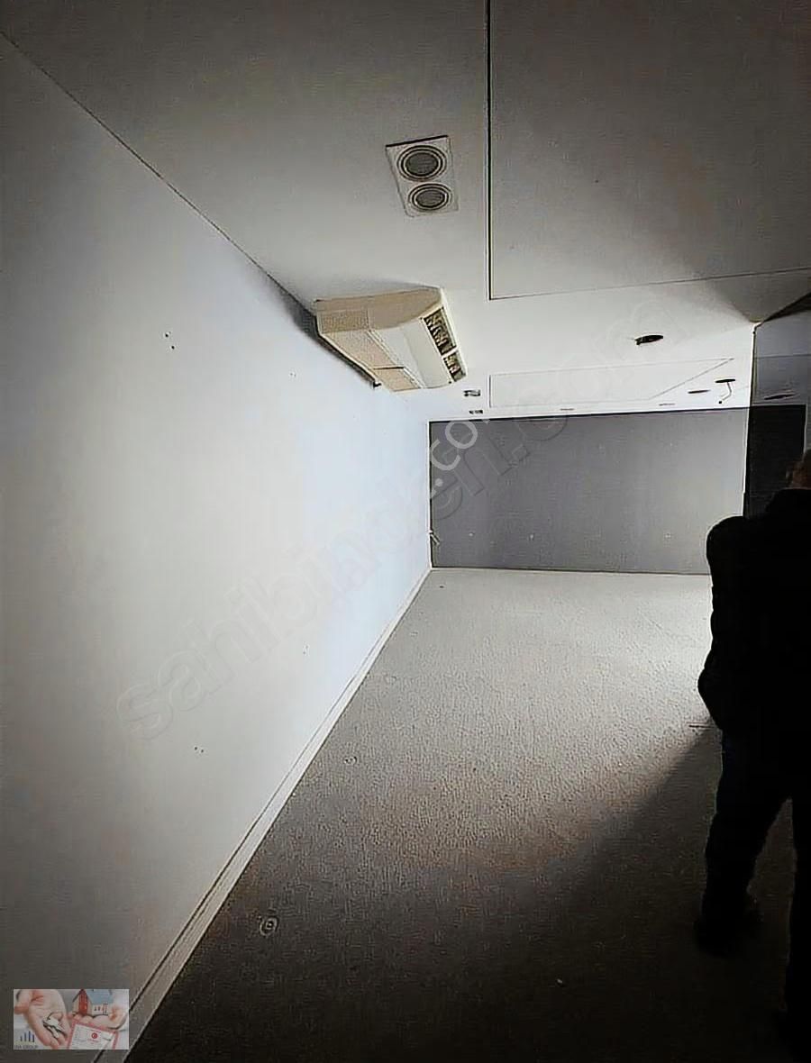 Laleli Tramvay Manzaralı Kiralık 250 M2 Ofis Magaza - Görsel 3