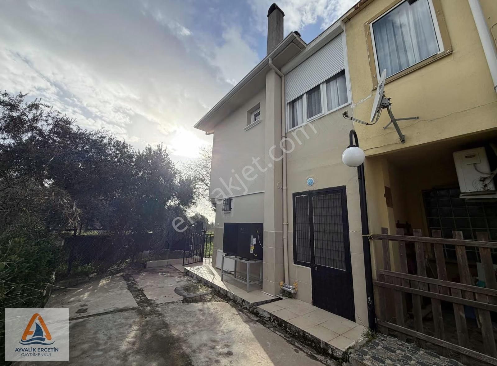 Ayvalık Sarımsaklı Havuzlu Site İçi Sıfır Eşyalı 3+1 Vılla - Görsel 10