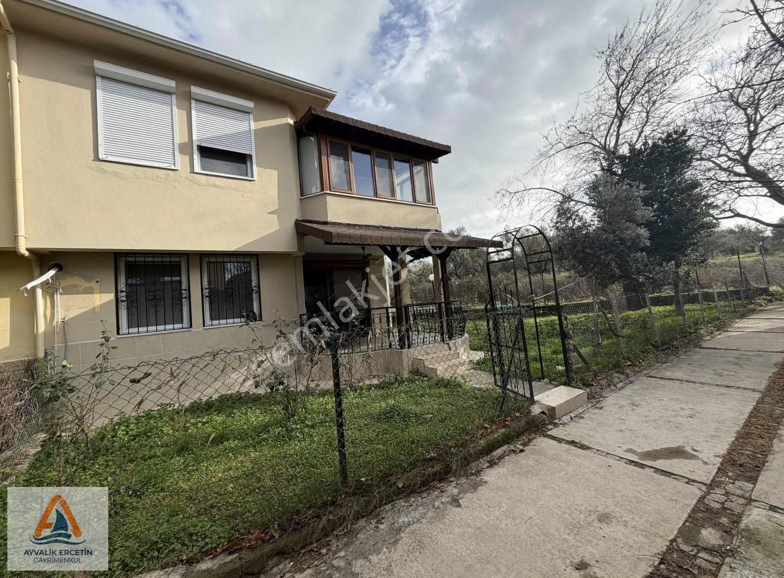 Ayvalık Sarımsaklı Havuzlu Site İçi Sıfır Eşyalı 3+1 Vılla - Görsel 24