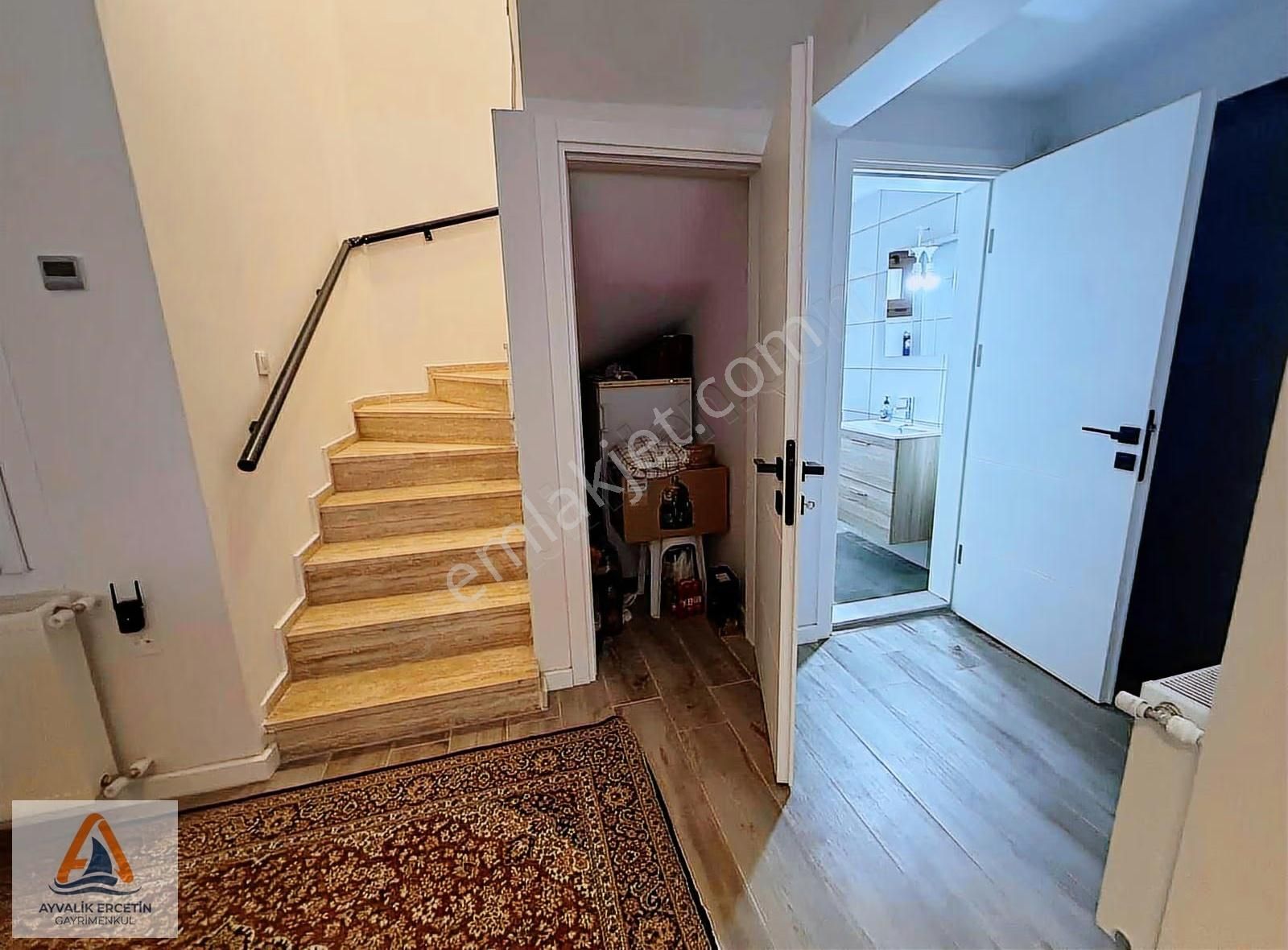 Ayvalık Sarımsaklı Havuzlu Site İçi Sıfır Eşyalı 3+1 Vılla - Görsel 22