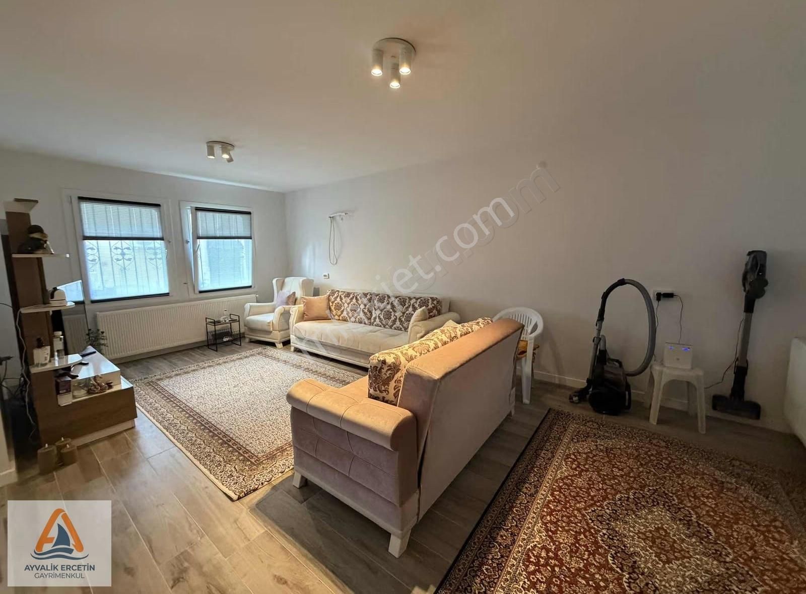 Ayvalık Sarımsaklı Havuzlu Site İçi Sıfır Eşyalı 3+1 Vılla - Görsel 13