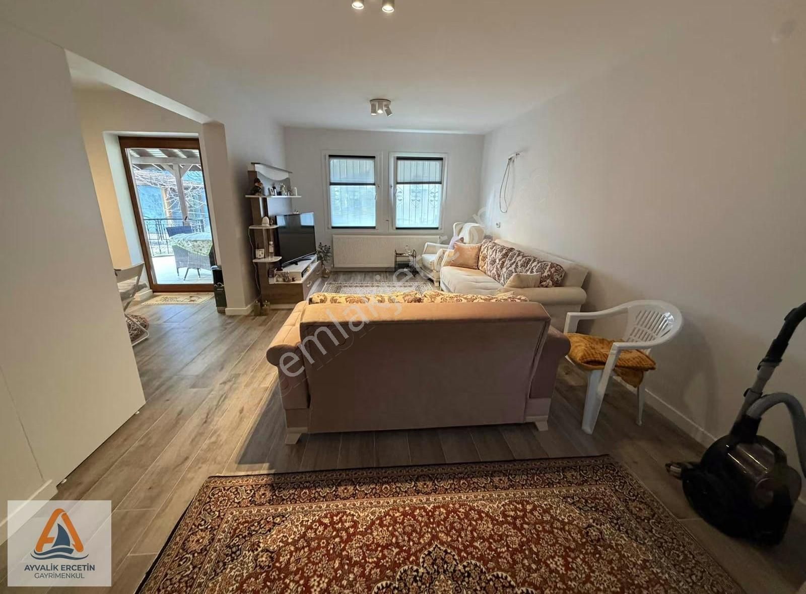 Ayvalık Sarımsaklı Havuzlu Site İçi Sıfır Eşyalı 3+1 Vılla - Görsel 35