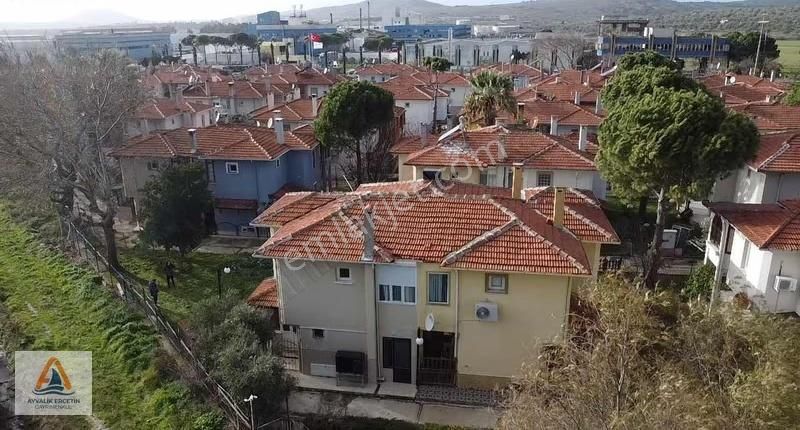 Ayvalık Sarımsaklı Havuzlu Site İçi Sıfır Eşyalı 3+1 Vılla - Görsel 17