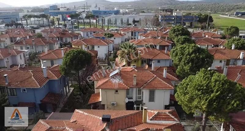 Ayvalık Sarımsaklı Havuzlu Site İçi Sıfır Eşyalı 3+1 Vılla - Görsel 5