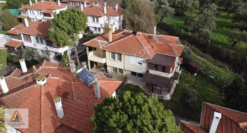 Ayvalık Sarımsaklı Havuzlu Site İçi Sıfır Eşyalı 3+1 Vılla - Görsel 6