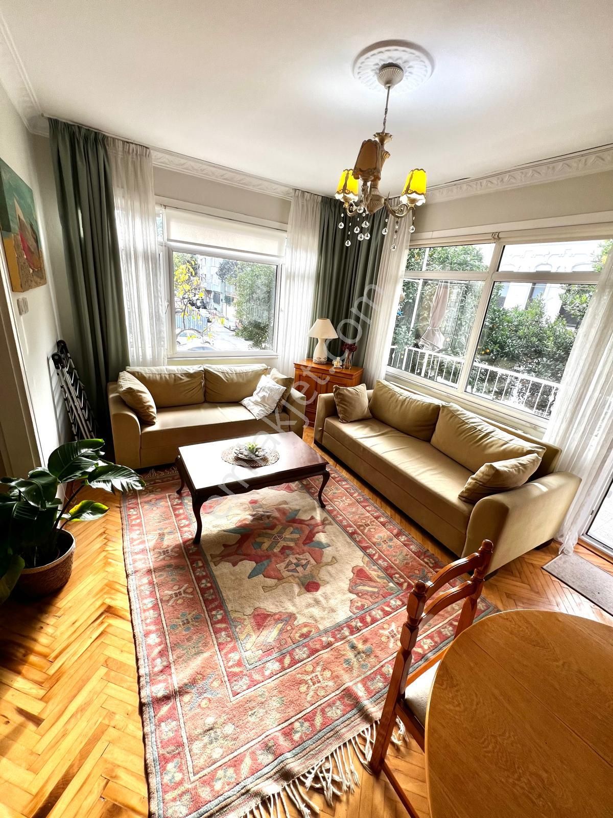 Salacak'ta 1.kat Mobilyalı Yeşillikler İçinde 110m2 Kiralık 2+1 - Görsel 3