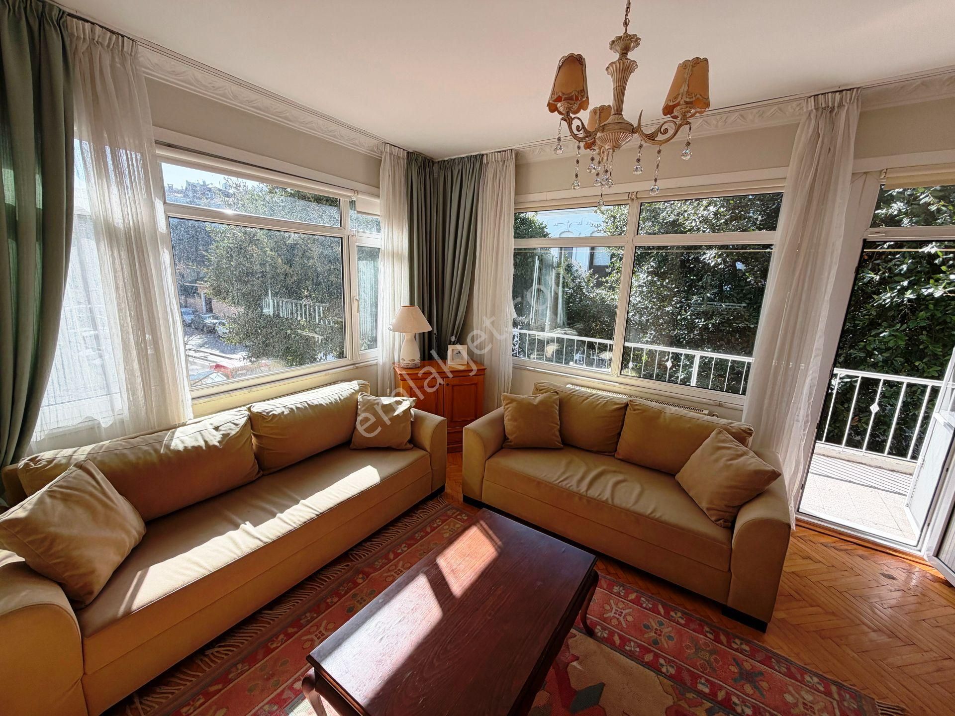 Salacak'ta 1.kat Mobilyalı Yeşillikler İçinde 110m2 Kiralık 2+1