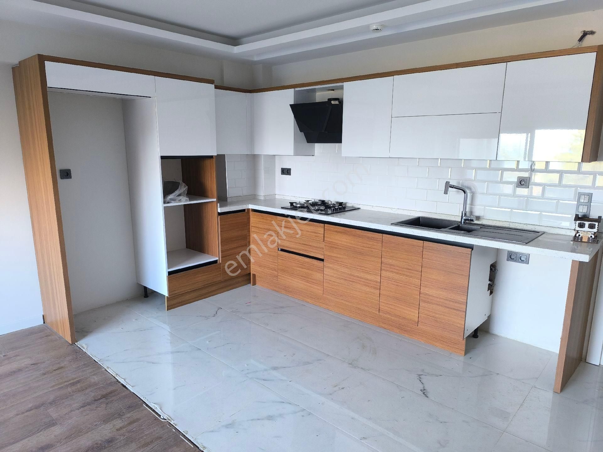 Kuşadası Değirmendere Mahallesi'nde 3+1 - Görsel 4