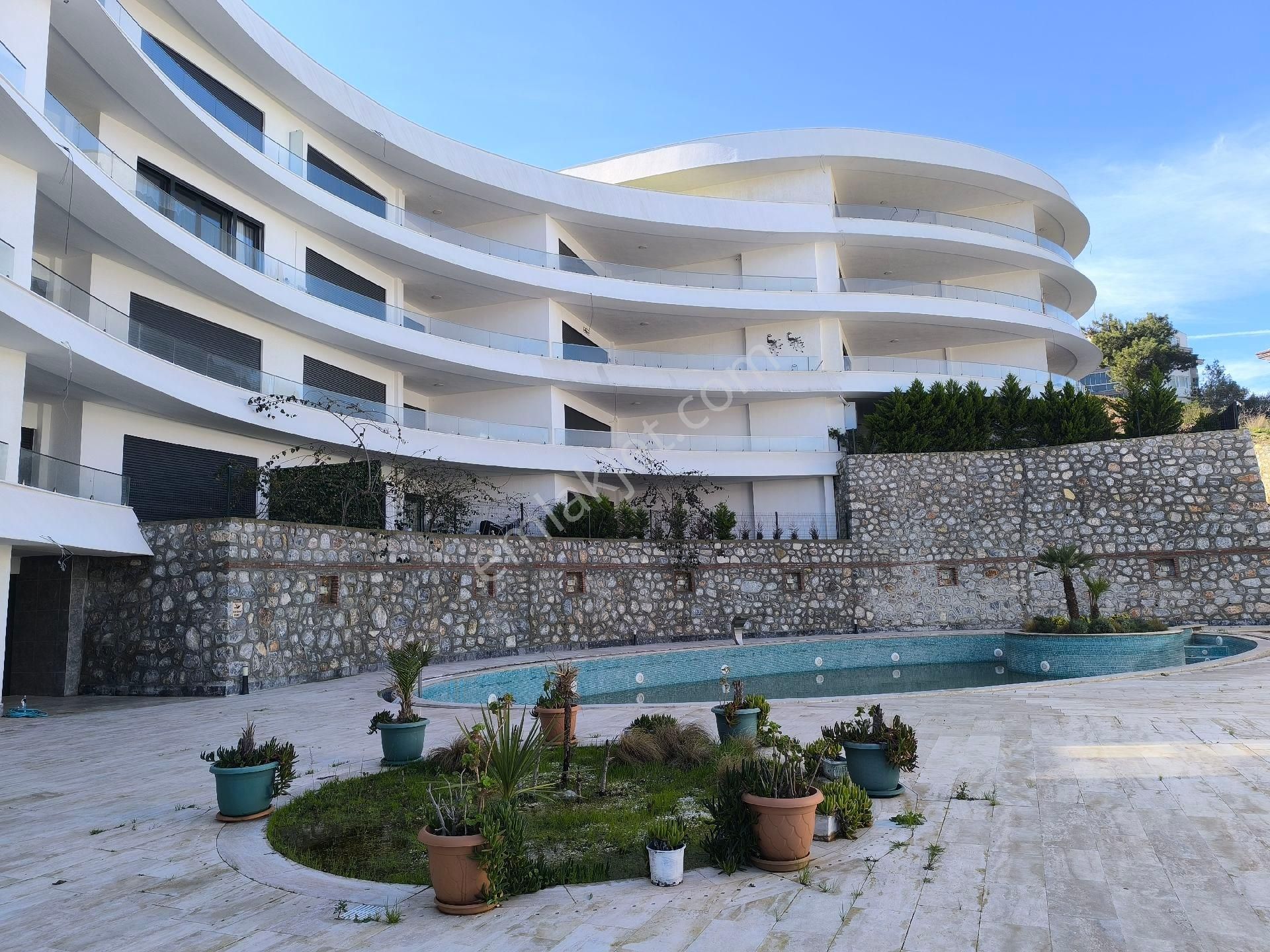 Kuşadası Değirmendere Mahallesi'nde 3+1