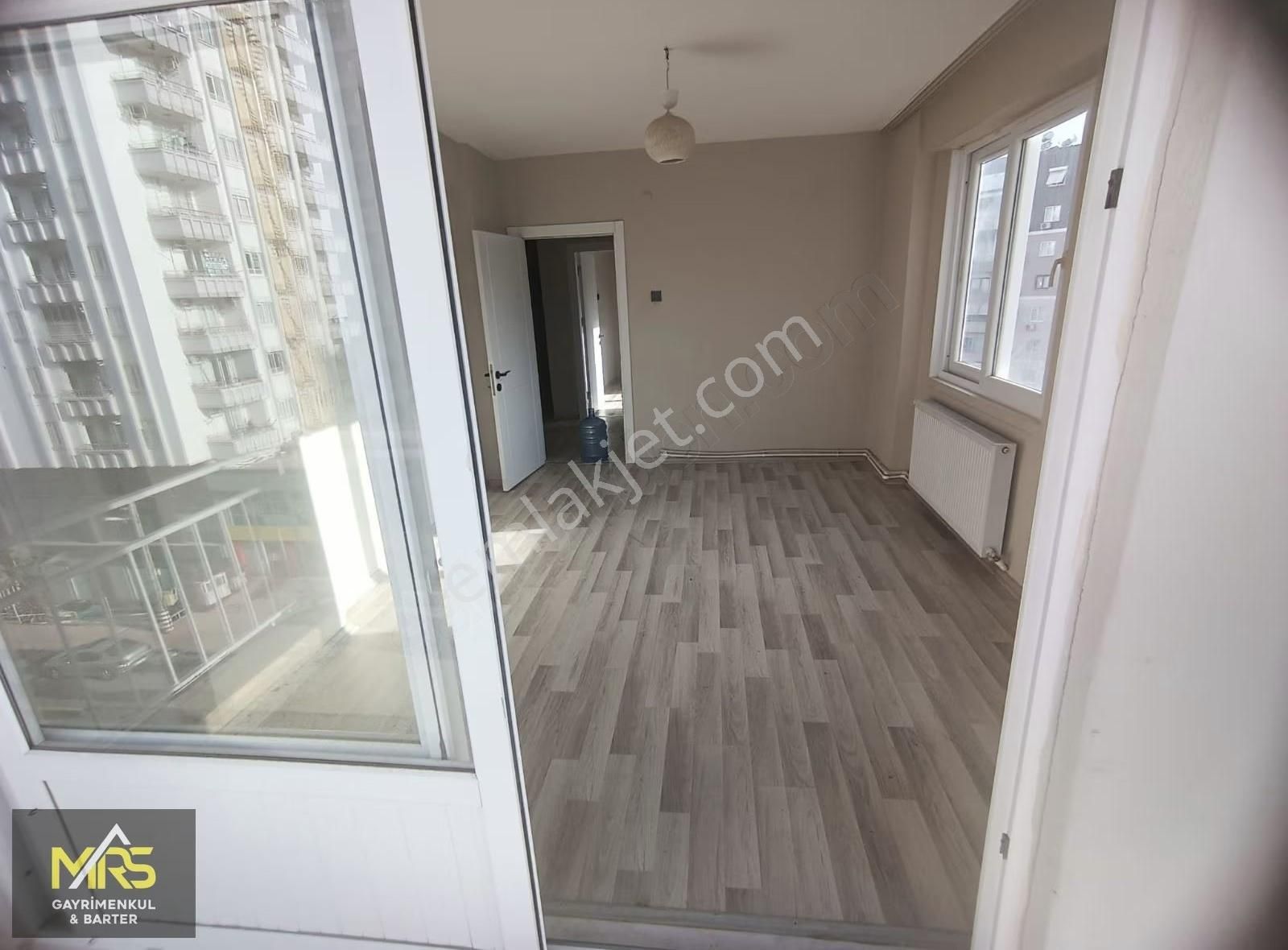 Mrs Gayrimenkulden Mezitli Menderes Mah.de Satılık Havuzlu 3+1 - Görsel 5