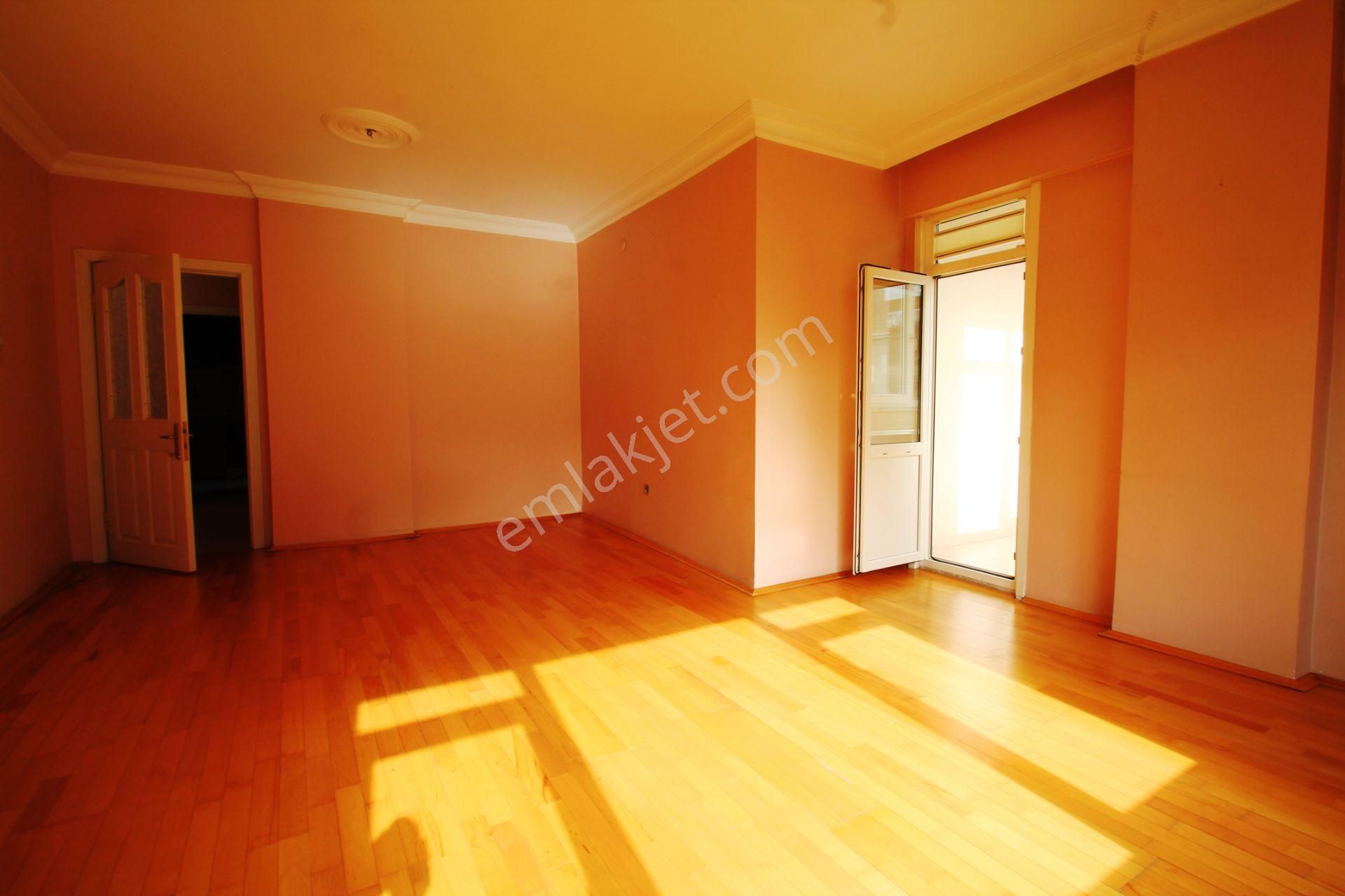 Maltepe Sanatçılar Sitesi'nde 130m2 Balkonlu Ara Kat Satılık 3+1 - Görsel 5