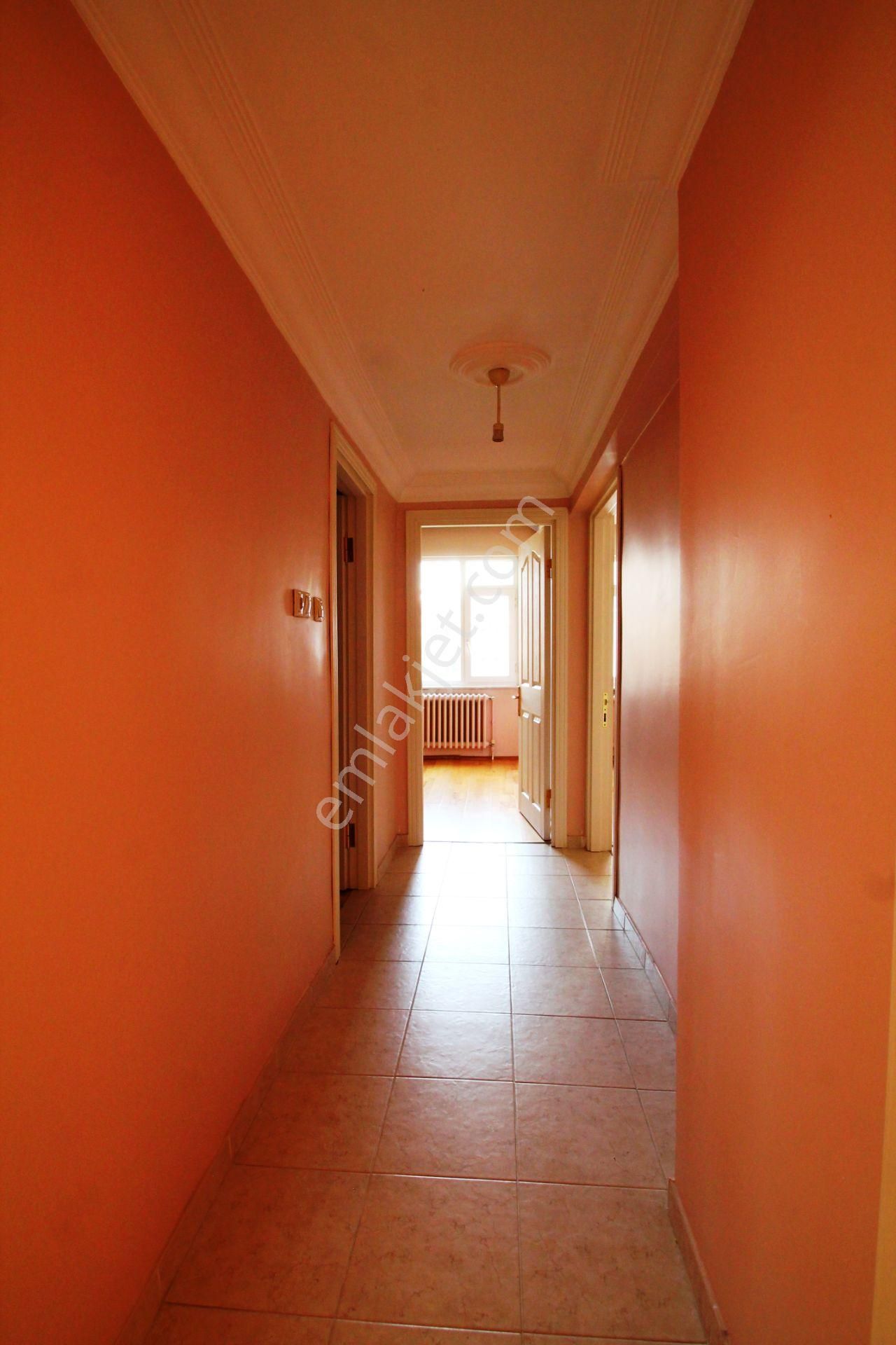 Maltepe Sanatçılar Sitesi'nde 130m2 Balkonlu Ara Kat Satılık 3+1 - Görsel 17