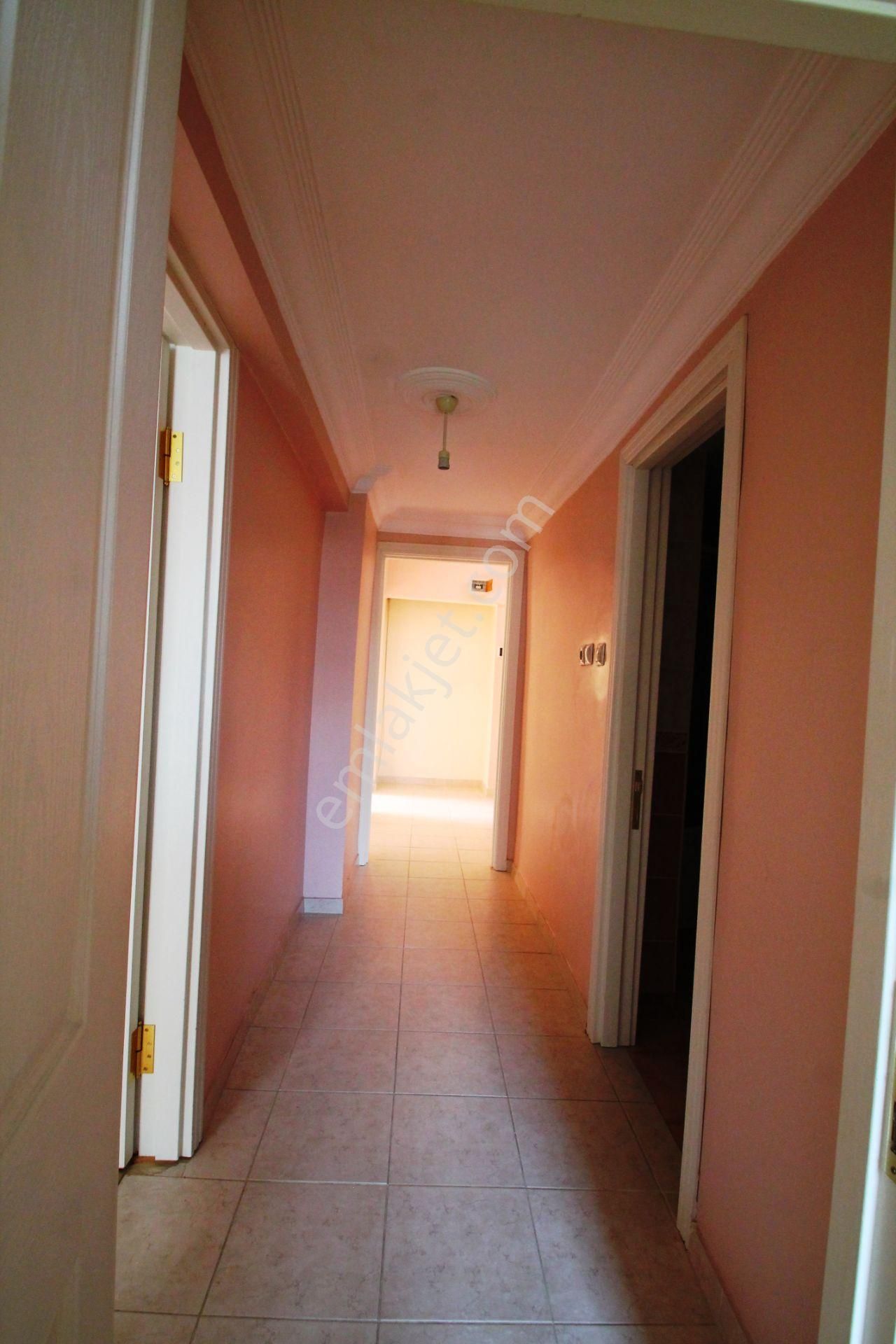 Maltepe Sanatçılar Sitesi'nde 130m2 Balkonlu Ara Kat Satılık 3+1 - Görsel 18