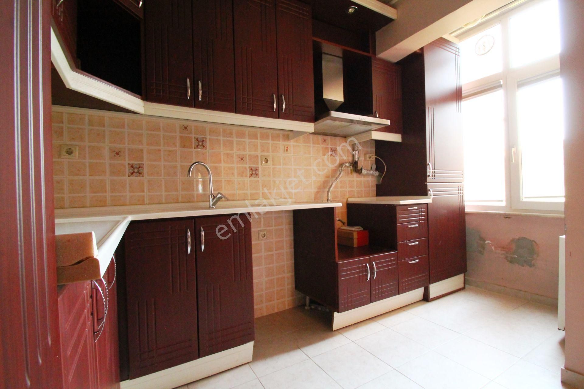 Maltepe Sanatçılar Sitesi'nde 130m2 Balkonlu Ara Kat Satılık 3+1 - Görsel 22