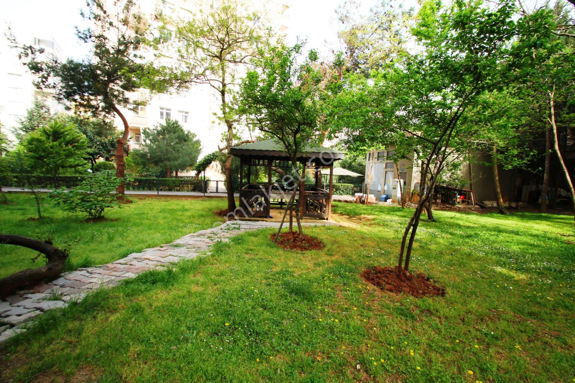 Maltepe Sanatçılar Sitesi'nde 130m2 Balkonlu Ara Kat Satılık 3+1 - Görsel 30