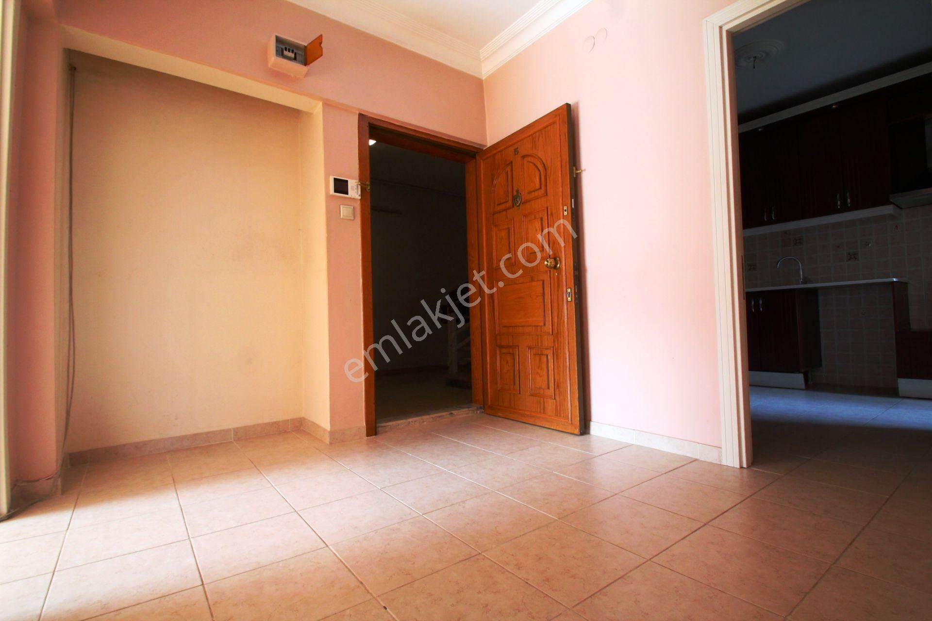 Maltepe Sanatçılar Sitesi'nde 130m2 Balkonlu Ara Kat Satılık 3+1 - Görsel 15