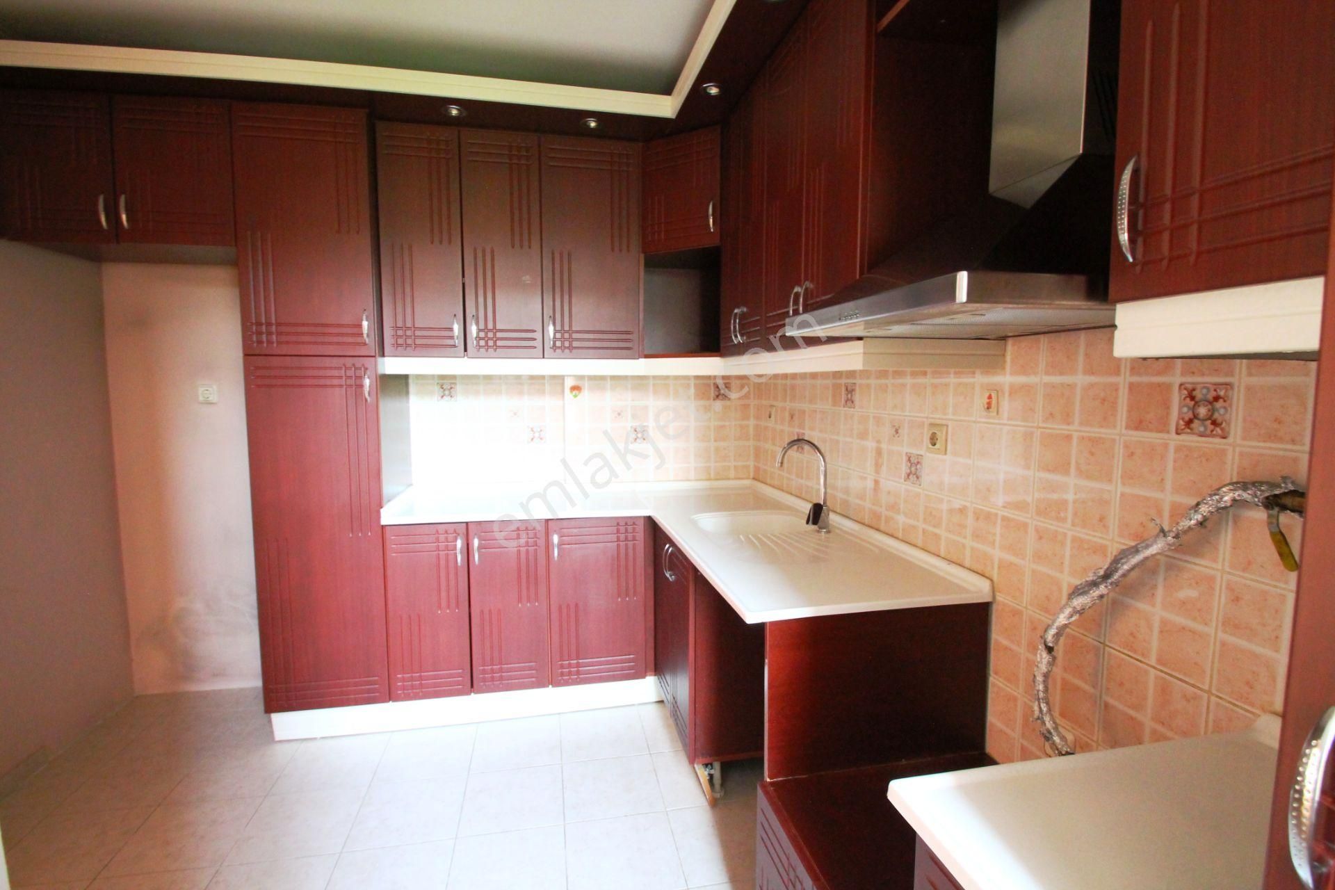 Maltepe Sanatçılar Sitesi'nde 130m2 Balkonlu Ara Kat Satılık 3+1 - Görsel 23