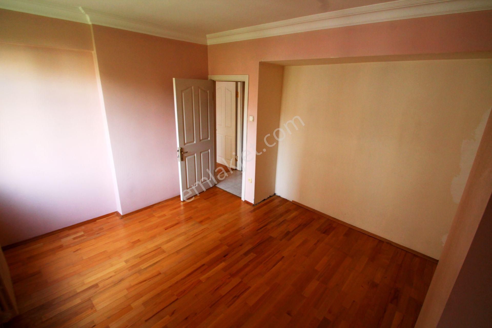 Maltepe Sanatçılar Sitesi'nde 130m2 Balkonlu Ara Kat Satılık 3+1 - Görsel 13