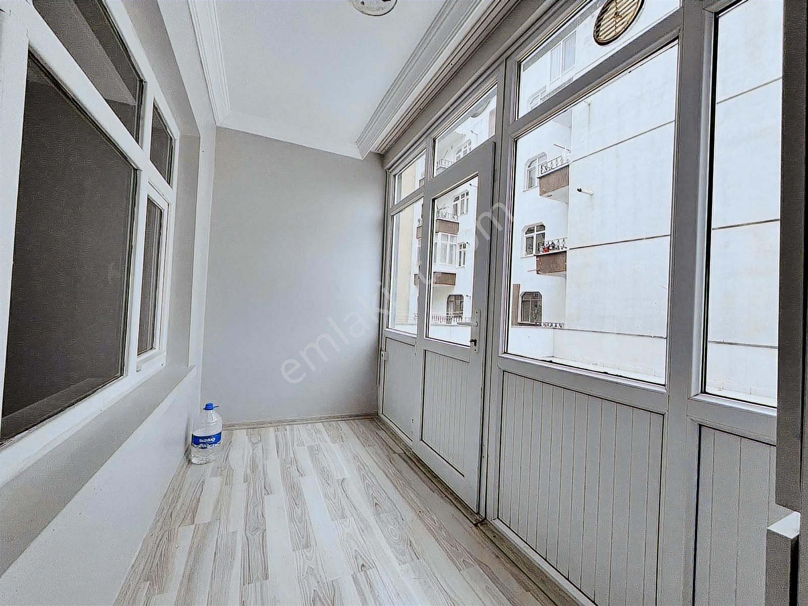 Cumhuriyet Mahallesinde Oturuma Hazır Satılık 3+1 Daire - Görsel 20