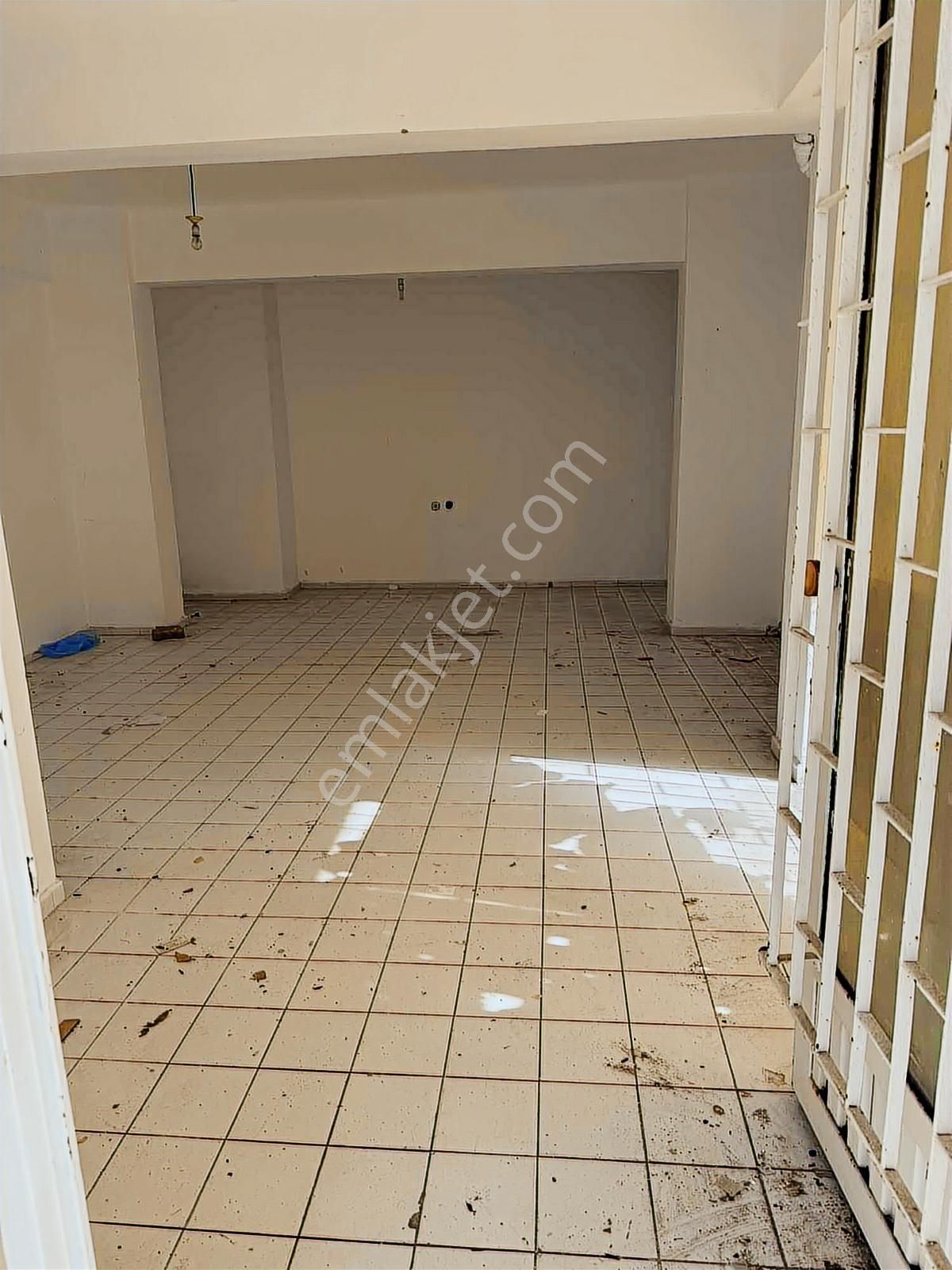 Yeşilbahçede 37m2 Dükkan 20m2 Depolu - Görsel 6