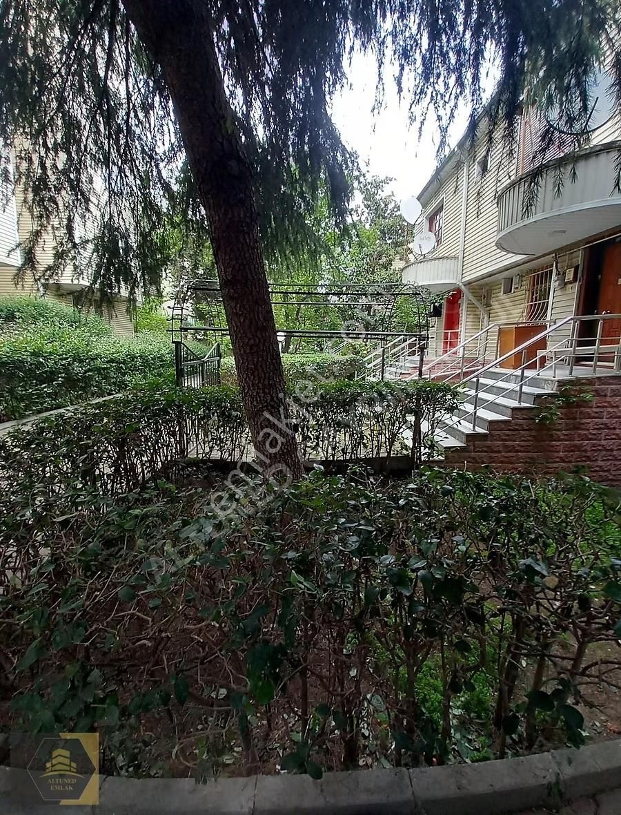 Halkalı İstasyon'da Kiralık 3+2 Bahçeli Villa