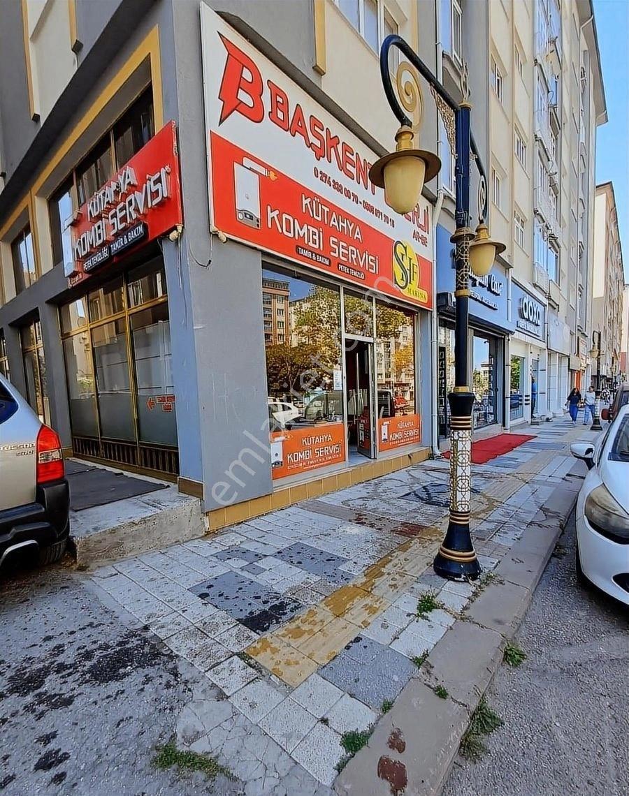 Menderes Caddesinde Geniş Ferah Çift Cephe Satılık Dükkan