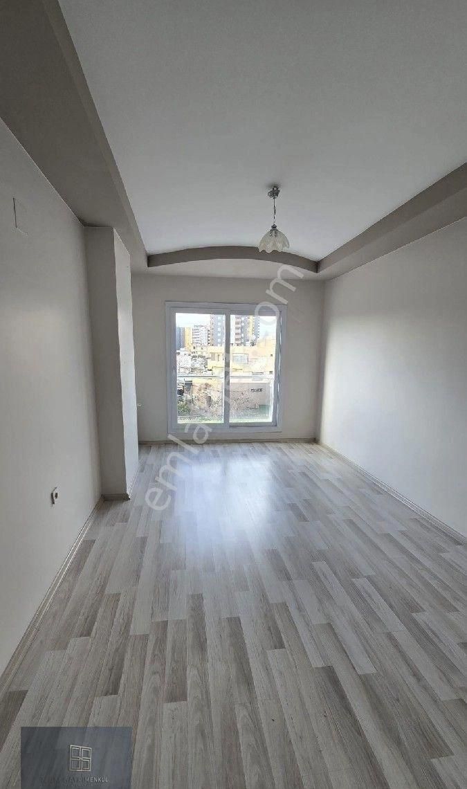 Mersin Toroslar Yalınayak Mahallesi'nde Kiralık 3+1 Site İçerisinde Asansörlü Geniş Oturuma Sahip - Görsel 24