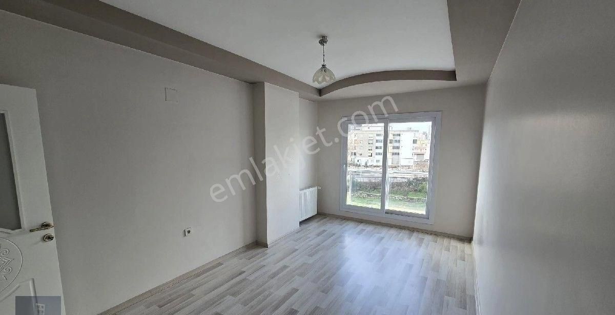 Mersin Toroslar Yalınayak Mahallesi'nde Kiralık 3+1 Site İçerisinde Asansörlü Geniş Oturuma Sahip - Görsel 11