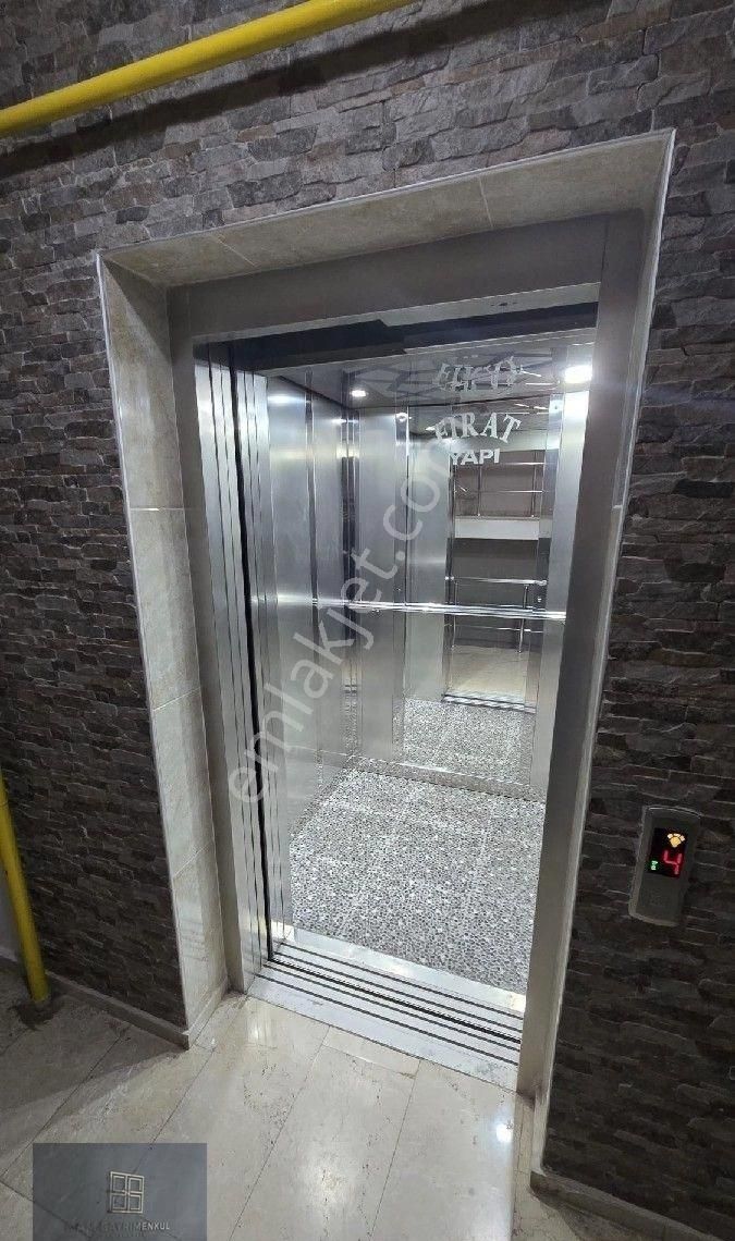 Mersin Toroslar Yalınayak Mahallesi'nde Kiralık 3+1 Site İçerisinde Asansörlü Geniş Oturuma Sahip - Görsel 7