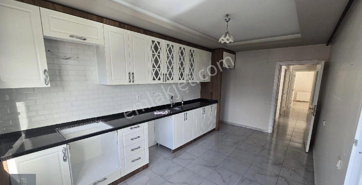 Mersin Toroslar Yalınayak Mahallesi'nde Kiralık 3+1 Site İçerisinde Asansörlü Geniş Oturuma Sahip - Görsel 10