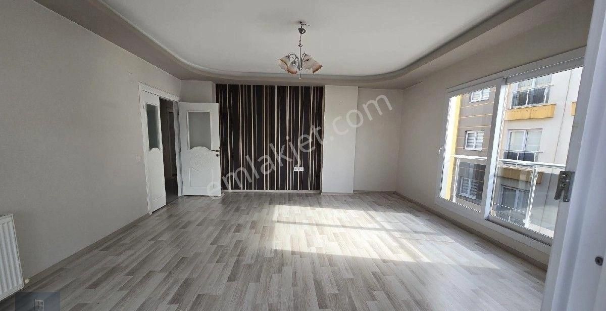 Mersin Toroslar Yalınayak Mahallesi'nde Kiralık 3+1 Site İçerisinde Asansörlü Geniş Oturuma Sahip - Görsel 14