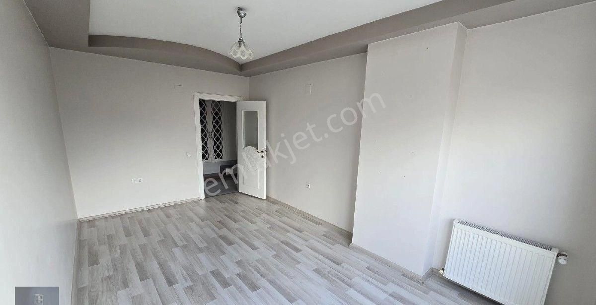 Mersin Toroslar Yalınayak Mahallesi'nde Kiralık 3+1 Site İçerisinde Asansörlü Geniş Oturuma Sahip - Görsel 4