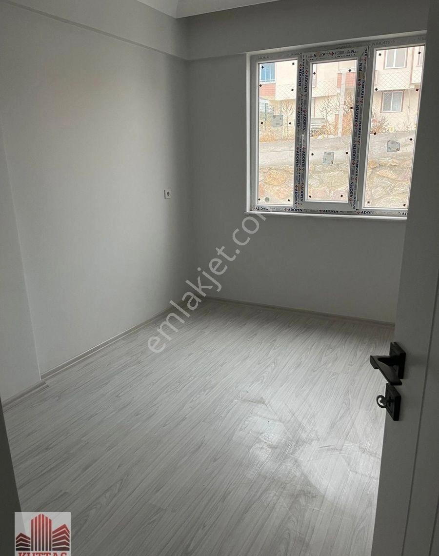 Kuttaş'tan Tosya Hacı Bektaş Caddesi Kocatepe Sokakta Sıfır Binada Katta 3+1 Satılık Daire - Görsel 12